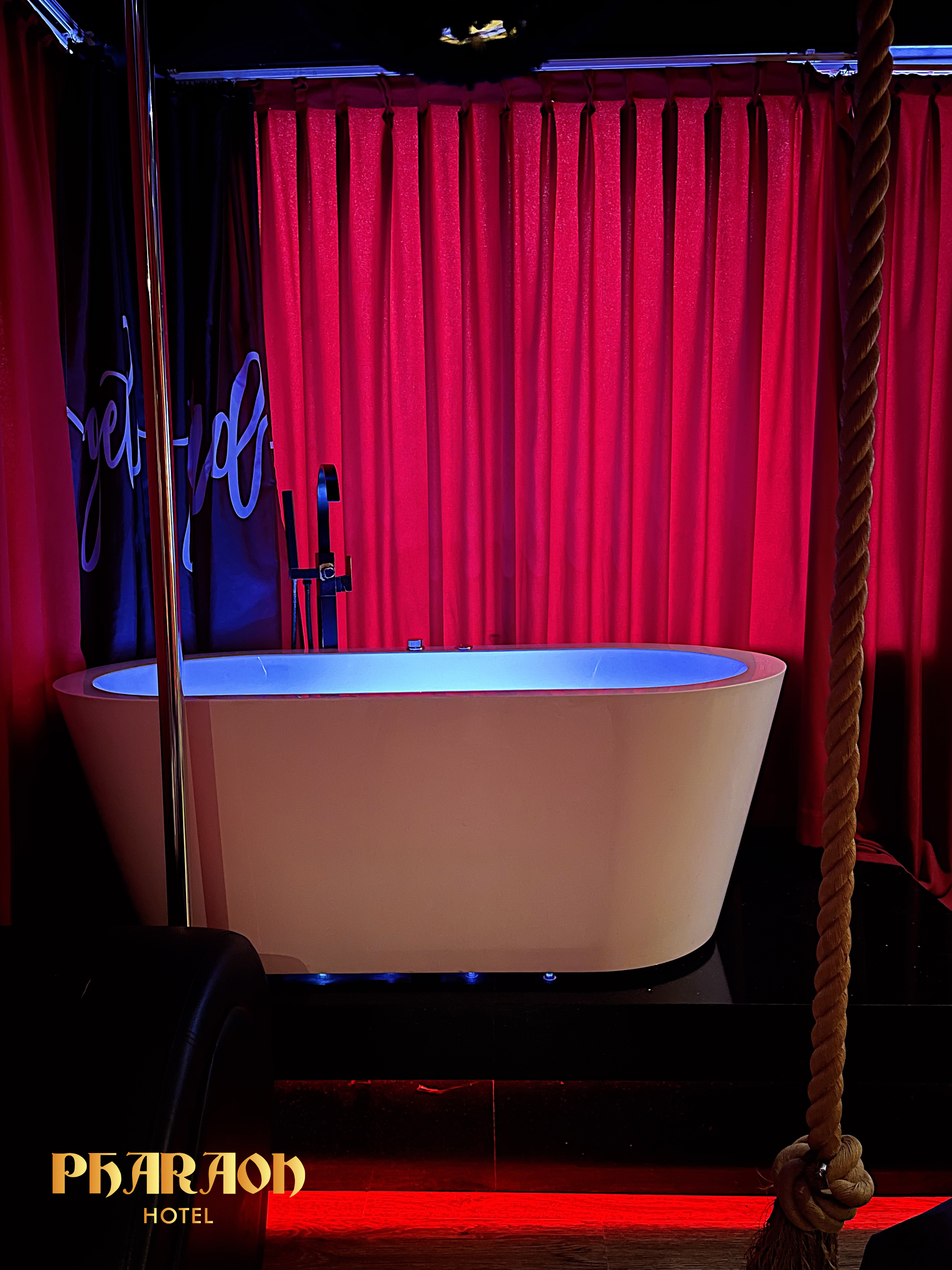 Không gian Sky View phòng BDSM tại Pharaon Hotel Trung Sơn